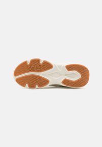 Suela de zapatilla en color blanco y goma, con un patrón texturizado y logo. Forma redondeada con una sección de talón ligeramente elevada.