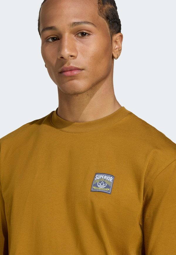 GRAPHIC - Print T-shirt - bronze strata3