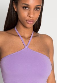 Hollister Co. BARE POINT HALTER - Top - chalk violet