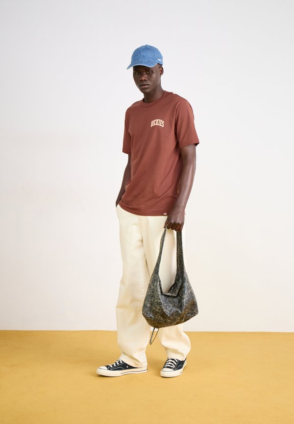 AITKIN CHEST - Print T-shirt - cappuccino4