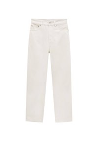 Pantalones de mezclilla blancos con un diseño de pierna recta, estilo de cinco bolsillos, herrajes metálicos y cierre con botones. Textura suave y corte clásico.