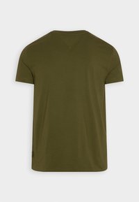 Oliven grøn kortærmet T-shirt lavet af blødt, glat stof. Har en V-halsudskæring og minimale syninger ved kanten.
