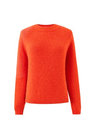 Helle orange langärmlige Strickjacke mit Rundhalsausschnitt sowie gerippten Bündchen und Saum vor einem weißen Hintergrund.