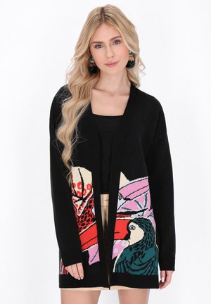 Cardigan negru cu modele grafice colorate tricotate, care ilustrează forme abstracte și păsări, cu front deschis și mâneci lungi.