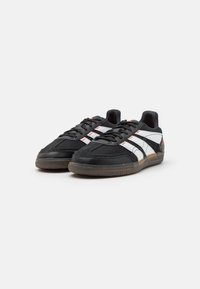 Unselected, core black/footwear white/solar red