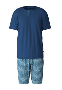 Marineblauw T-shirt met korte mouwen, voorzien van een zak en knoopdetails, gecombineerd met gestreepte blauwe shorts met een ruitvormig ontwerp.