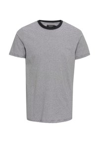 Grau gestreiftes T-Shirt mit kurzen Ärmeln, schwarzem geripptem Rundhalsausschnitt und geradem Schnitt. Weiche Stoffstruktur mit horizontalen Linien.