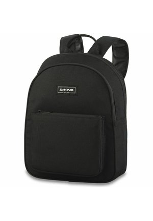 Zaino nero Dakine con spallacci imbottiti, tasca frontale con cerniera e toppa con logo sul pannello frontale.