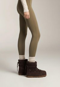 OYSHO Téli csizmák - brown