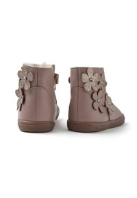 Stivaletti in pelle marrone con applicazioni floreali e accenti scintillanti, foderati in morbido pelo e con suola flessibile per il massimo comfort.