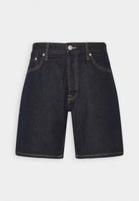 Mörk tvättade denimshorts med platt front, två framfickor och synlig sömnad. Innehåller en metalldragkedja och bältesslingor.