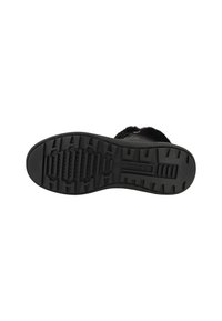 Czarna gumowa podeszwa z teksturowanym uchwytem i żeberkowym wzorem. Gładkie wykończenie z zaokrąglonym noskiem i niewielkim obcasem.