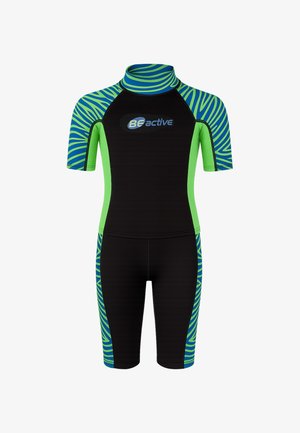 Kurze Neoprenanzug mit schwarzem Körper, grünen Seiten und ärmellangen, blau-grün gestreiften Zebramustern sowie Kragen, ausgestattet mit dem "BE active" Logo auf der Brust.