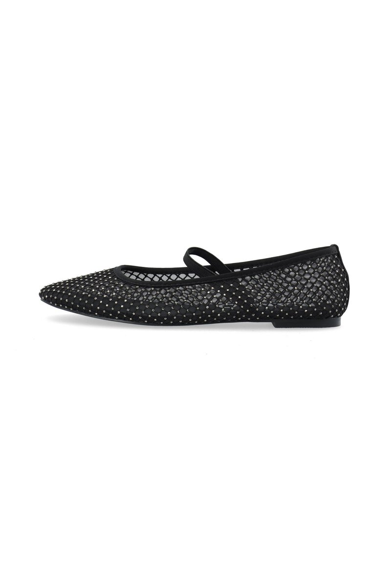 Zapato plano negro con diseño de punta afilada, parte superior de malla con acentos de strass y una correa delgada para un ajuste seguro. Suela plana.