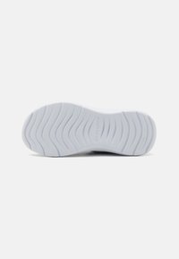 Skechers Performance SKECH FAST UNISEX - Zapatillas running asfalto - charcoal/gray/yellow/silver