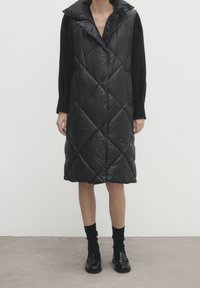 Massimo Dutti Weste - black