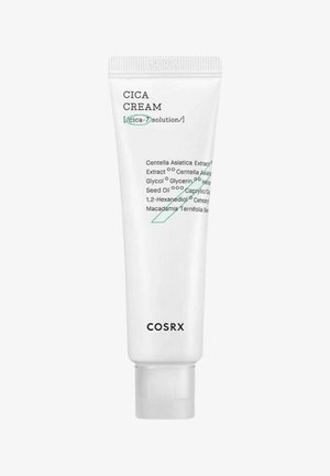 Tube blanc de COSRX Cica Cream avec ingrédients clés listés, y compris extrait de Centella Asiatica et solution cica-7, fermé par un bouchon à vis cannelé.