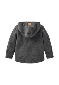 Giacca con cappuccio in pile grigio scuro con maniche lunghe e una piccola toppa color sabbia sul retro del cappuccio, mostrata piatta dal retro.