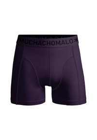 Lila boxernadrág fekete elasztikus derékpánttal, amin a "MUCHACHOMOLO" logó található. Simító tapintású anyagból készült, finom varrási részletekkel.