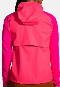 Brooks HIGH POINT  - Vandeniui atspari striukė - hyper pink fuchsia