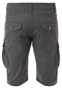 Grijze cargoshorts gemaakt van een katoenblend stof, met twee achterzakken met knoopsluitingen, zijcargozakken en rode stikselaccenten.