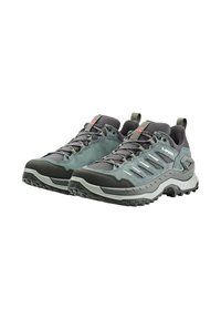 Graue und grüne Wanderschuhe mit Obermaterial aus Mesh und Wildleder, gewölbter Gummisohle, strukturiertem Grip und mehreren reflektierenden Akzenten.