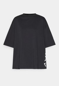 Černé oversize tričko s krátkými rukávy, kulatým výstřihem a bílými grafickými akcenty na spodní straně.