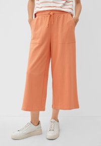 s.Oliver Spodnie materiałowe