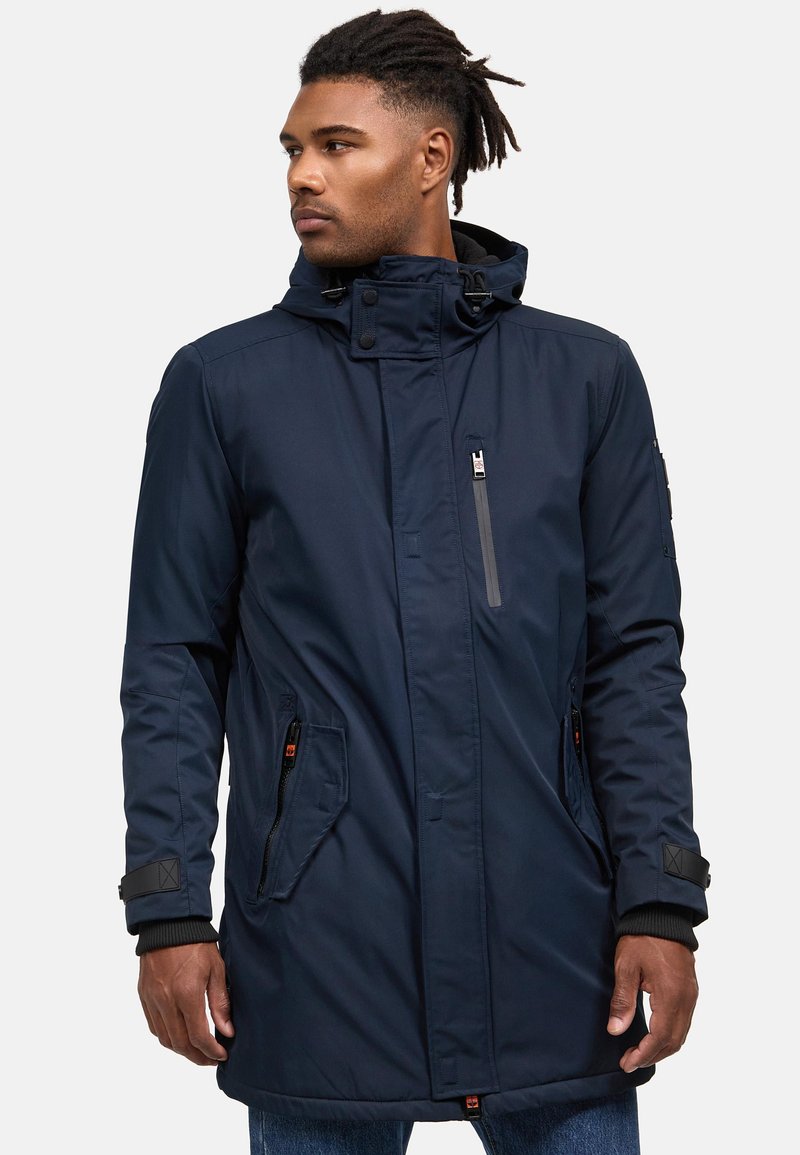 Veste parka marine avec capuche, fermeture éclair à l'avant, poches latérales et poignets élastiques. Fabriquée en matière lisse et résistante à l'eau.