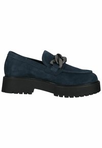 Mocassin en daim bleu marine avec une semelle noire épaisse et un accent en chaîne noire sur le devant. Texture lisse avec des coutures le long des bords.