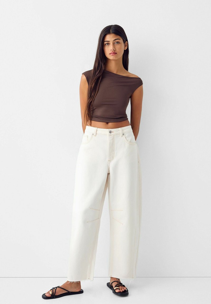 Bershka Relaxed fit jeans wit Bershka Relaxed fit jeans wit