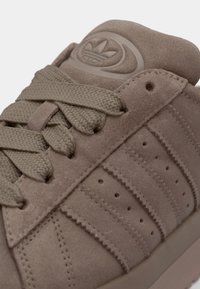 adidas Originals CAMPUS 00S WTR - Sporta apavi - earth strata/trace brown