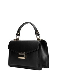 Sac à main en cuir noir avec un design structuré, une anse supérieure et des accessoires en métal doré. Présente un rabat à l'avant et une fermeture à clapet magnétique.