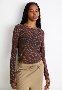 Puma DARE TO LONG SLEEVE TEE - Ilgarankovis viršutinės dalies drabužis - galactic gray