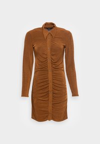 Vestido castanho de manga longa, com frente de botão, detalhes franzidos e colarinho. Feito de um tecido texturado e macio.