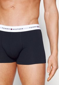 Tommy Hilfiger SIGNATURE TRUNK 3 PACK - Trunks - desert sky