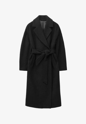 Sort uld frakke med bælte, slagkrave, lange ærmer og knælængde silhuet. Har et struktureret stof og detaljer med bundet talje.