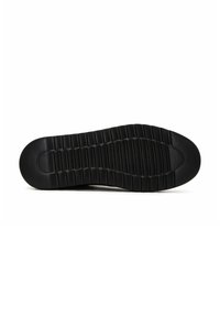 Semelle de sneaker noire avec un motif rayé, des bords lisses et une surface texturée pour l'adhérence. Bout arrondi et détail de logo inséré.