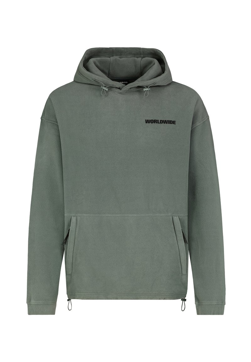 Groene fleece hoodie met een kangoeroezak, capuchon met trekkoord en het "WORLDWIDE" logo in het zwart op de borst. Zachte textuur, casual ontwerp.