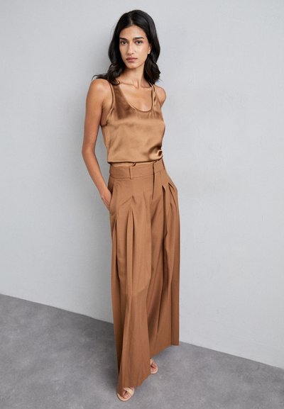 Alice + Olivia SIMON WIDE LEG TROUSER - Kalhoty - camel