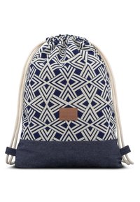 Marinblå dragsäck med en geometrisk krämfärgad mönster, denimbotten, naturfärgade snören och en beige logopatch.