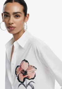 Desigual Nööpidega pluus - white