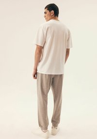 Henderson MITE biały