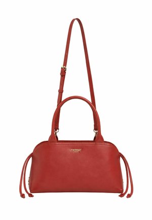 Borsa a mano in pelle rossa con doppi manici, tracolla regolabile, coulisse laterali e logo dorato "TWINSET" sul davanti.