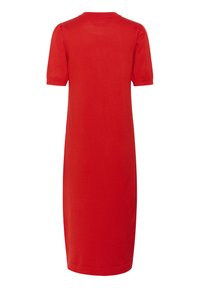 Abito rosso a maglia con maniche corte, scollo tondo e silhouette dritta, caratterizzato da una texture liscia e design lungo fino al ginocchio.