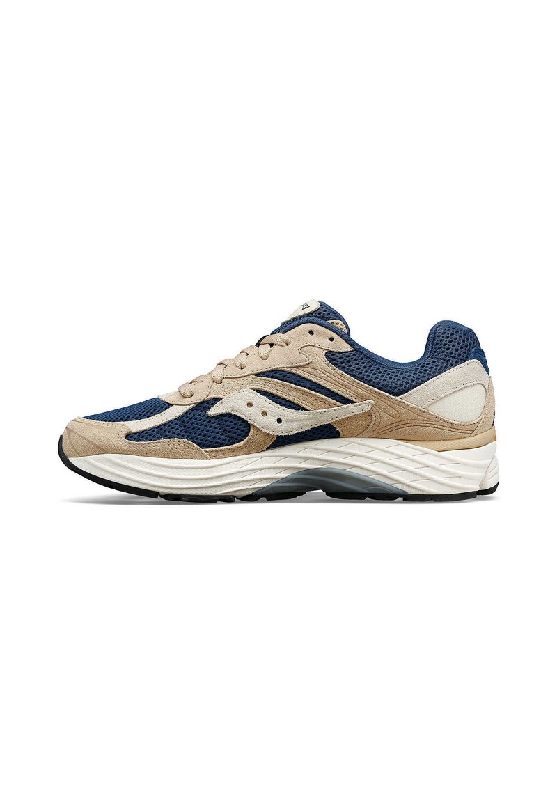 Scarpa da corsa con tomaia in rete blu navy e dettagli in suede beige, intersuola bianca ammortizzata e suola esterna in gomma nera resistente.
