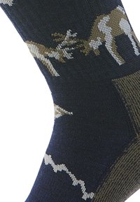 Calze di maglia di colore blu scuro con renne decorate in beige e marrone. Presentano una texture a coste e un tallone rinforzato per una maggiore durabilità.
