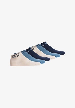 Sechs Paar niedrig geschnittene Socken in Beige, Hellblau und Marineblau, jeweils mit „EMPORIO“-Branding am Knöchelbündchen.