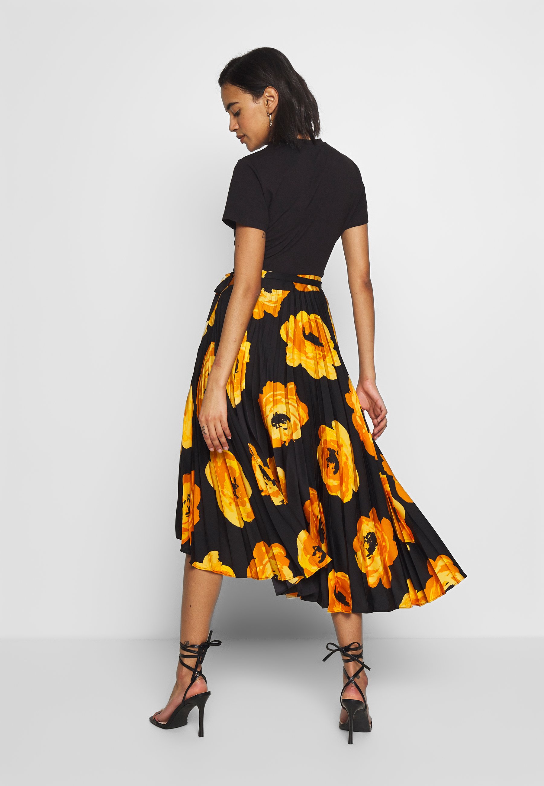 Who What Wear THE WRAP MIDI SKIRT A linjekjol black Who What Wear THE WRAP MIDI SKIRT A linjekjol black