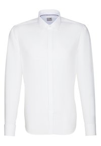 Chemise blanche à manches longues en coton lisse, avec un col classique, une patte de boutonnage et des poignets à bouton. Design minimaliste, sans motifs.